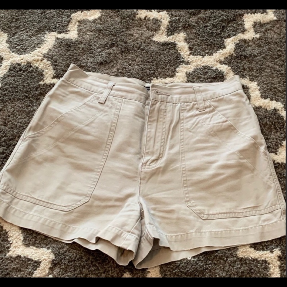 American Eagle style & comfort khaki shorts